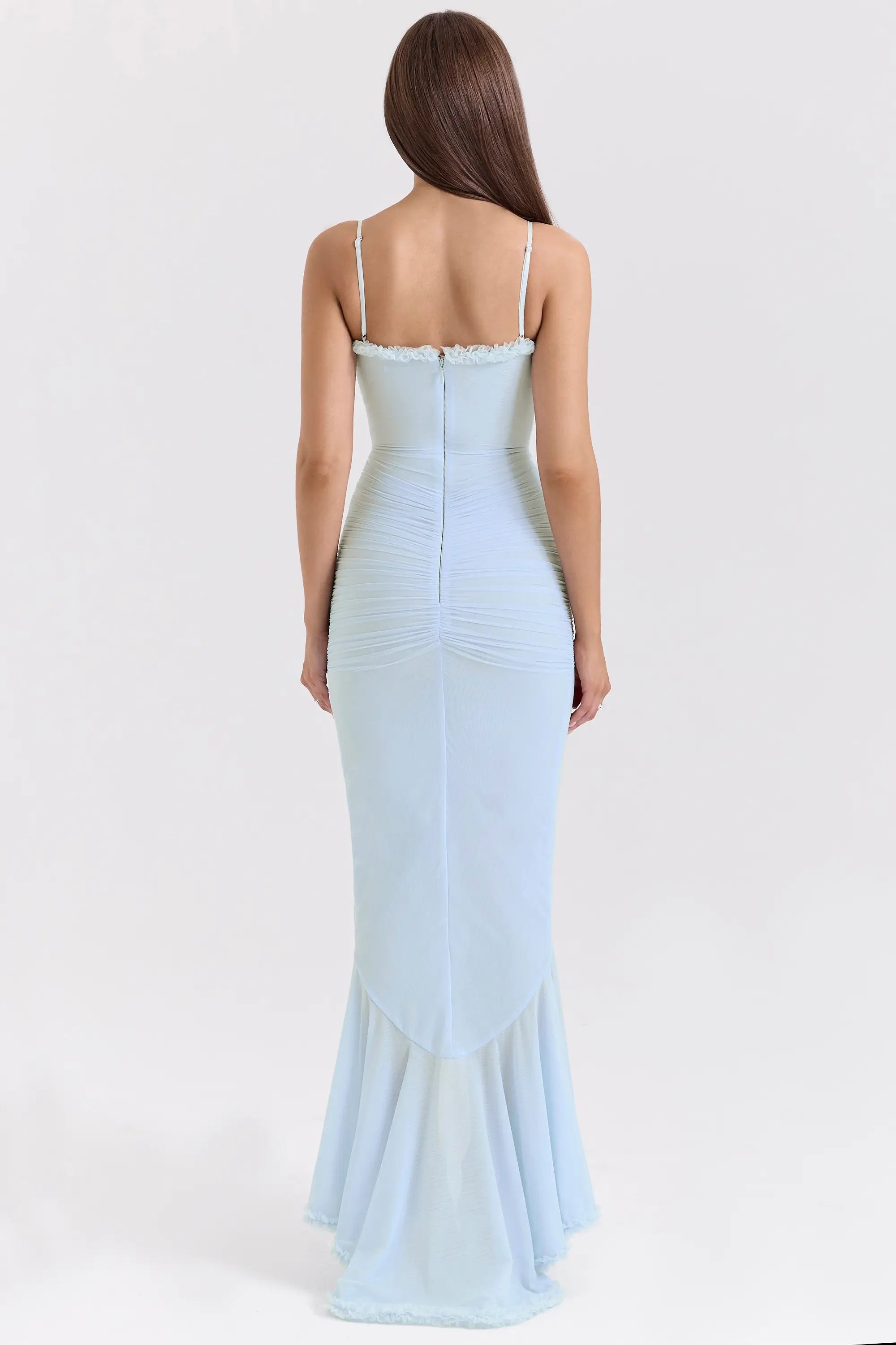 Vestido largo Azul Claro elegante para boda, graduación o fiesta formal. Diseño con escote en V y cintura alta. Ideal para invitadas modernas. Disponible en Veliara Store, estilo tipo Shein, vestido fiesta, vestido sexy, vestido novia, vestido blanco y moldeadores.