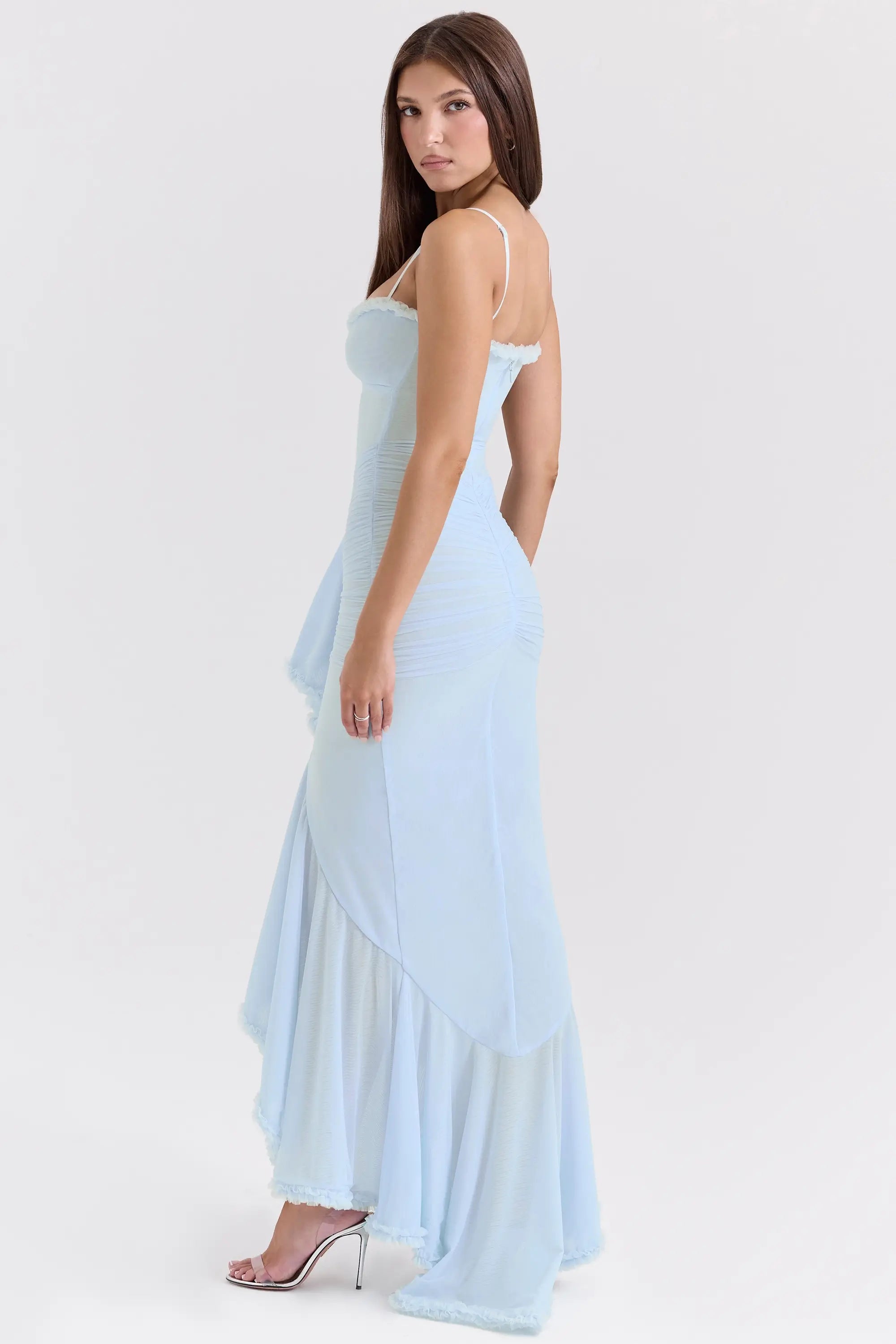 Vestido largo Azul Claro elegante para boda, graduación o fiesta formal. Diseño con escote en V y cintura alta. Ideal para invitadas modernas. Disponible en Veliara Store, estilo tipo Shein, vestido fiesta, vestido sexy, vestido novia, vestido blanco y moldeadores.