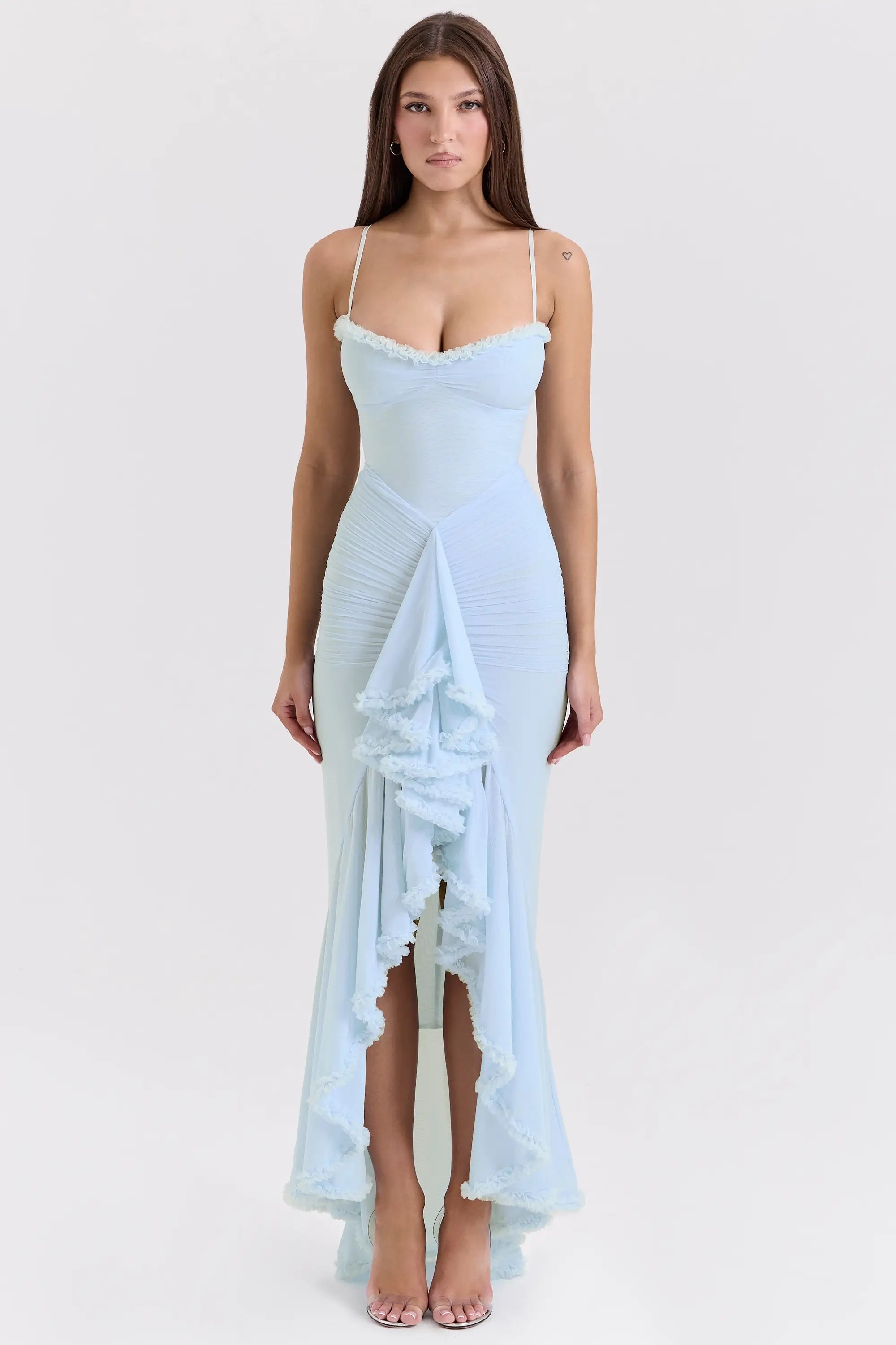 Vestido largo Azul Claro elegante para boda, graduación o fiesta formal. Diseño con escote en V y cintura alta. Ideal para invitadas modernas. Disponible en Veliara Store, estilo tipo Shein, vestido fiesta, vestido sexy, vestido novia, vestido blanco y moldeadores.