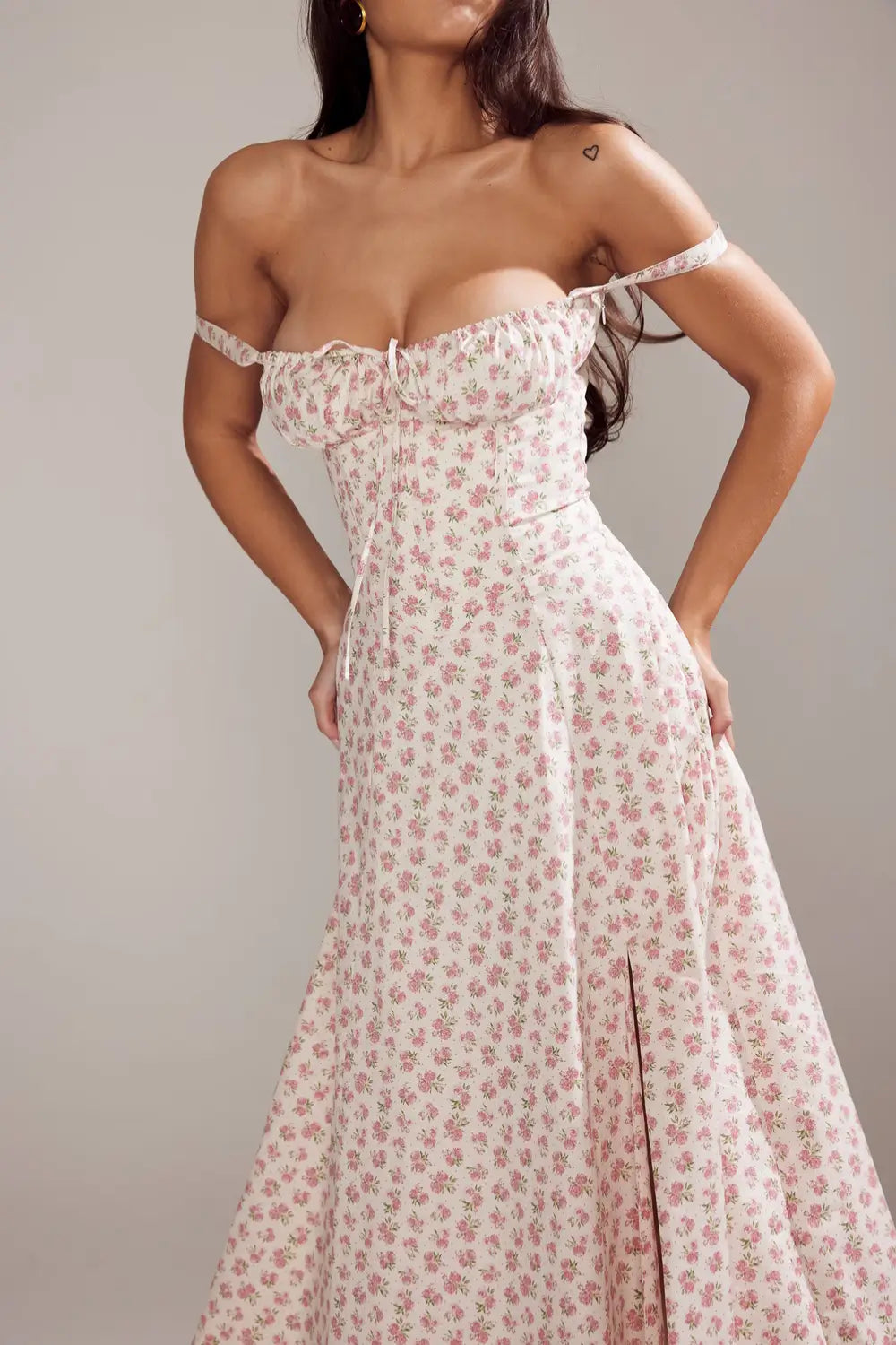 Vestido Midi Attracione Floral - Moldea la Cintura