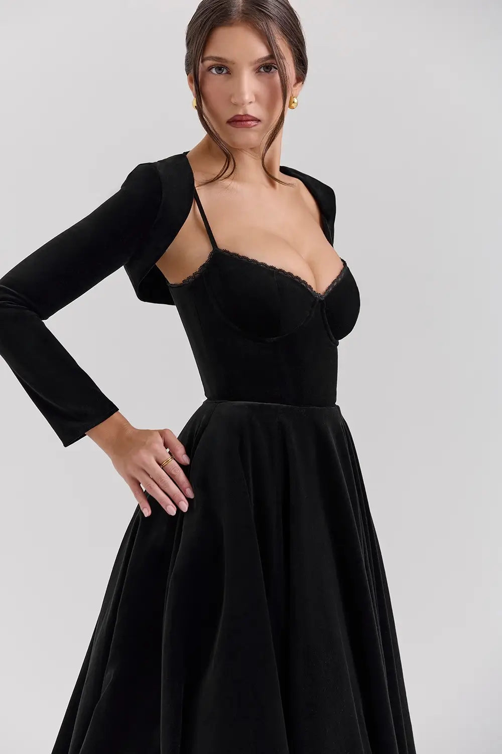Vestido Midi de Terciopelo Negro – Modelo Cloe