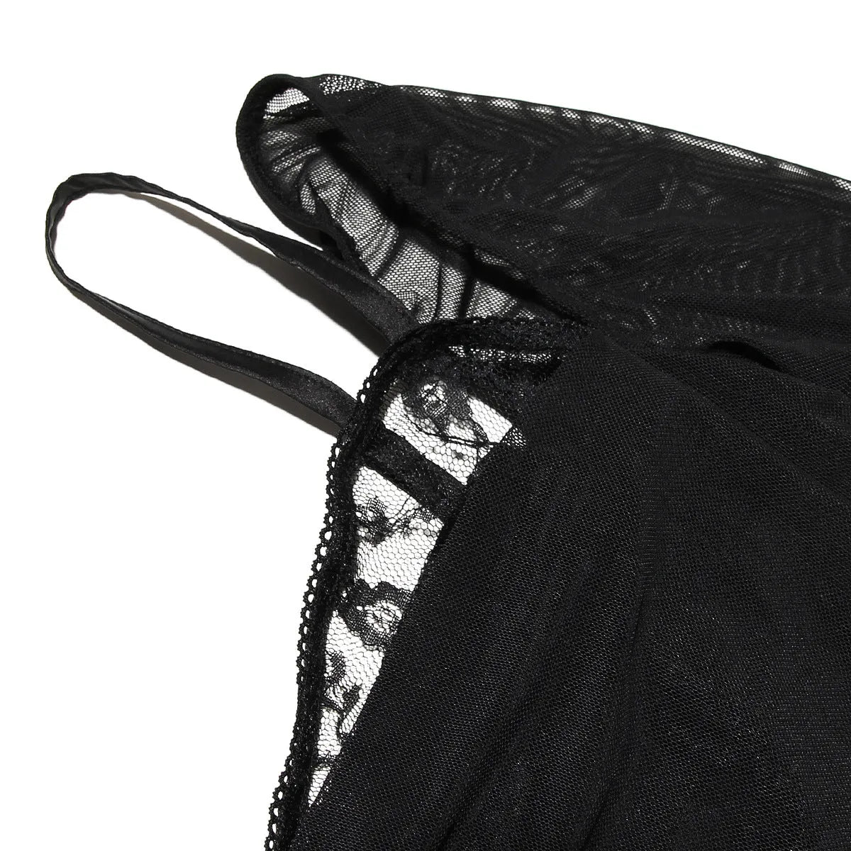 Vestido largo negro con encaje y corset estructurado, ideal para gala o eventos formales. Diseño elegante con mangas largas.