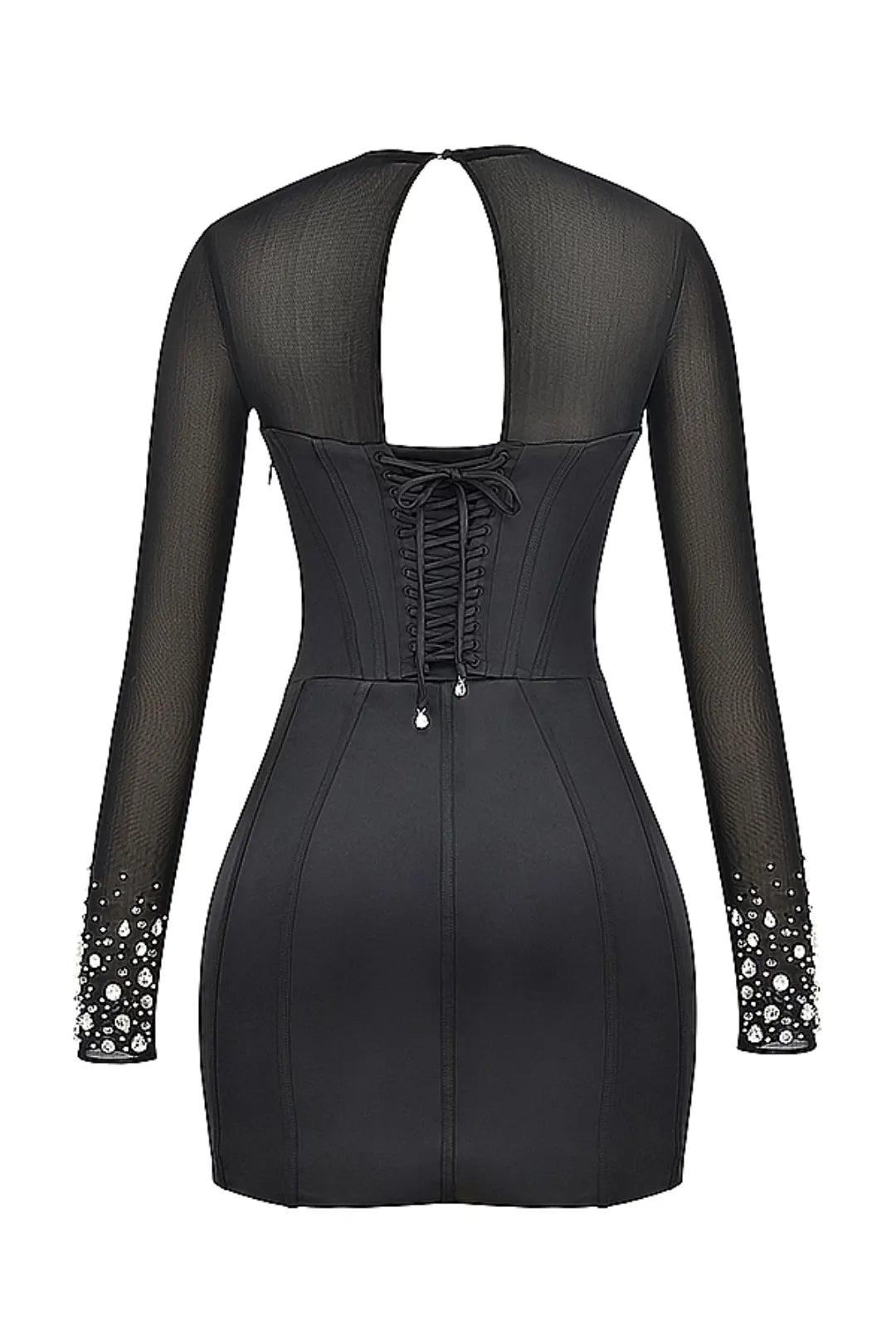 Vestido corto negro brillante usado en evento elegante