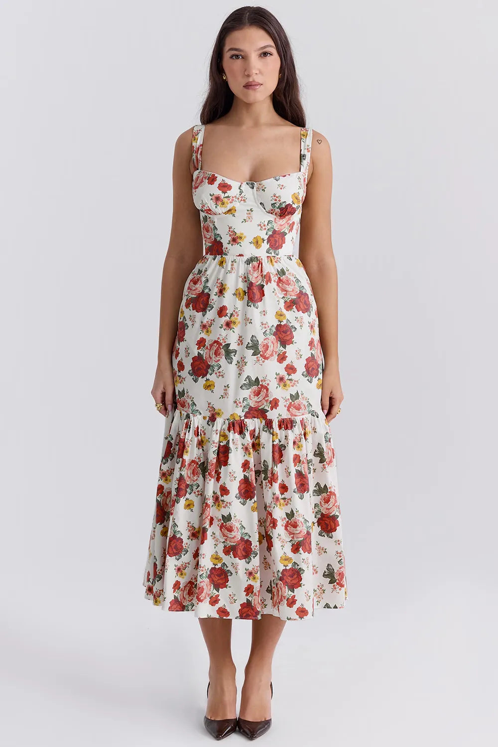 Modelo usando vestido midi floral con corset